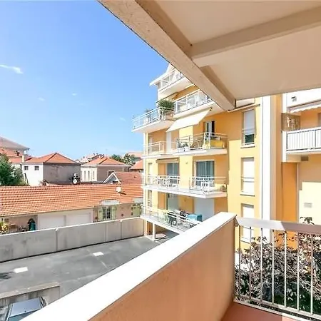 100 M De La Plage, 5 Minutes Du Centre *